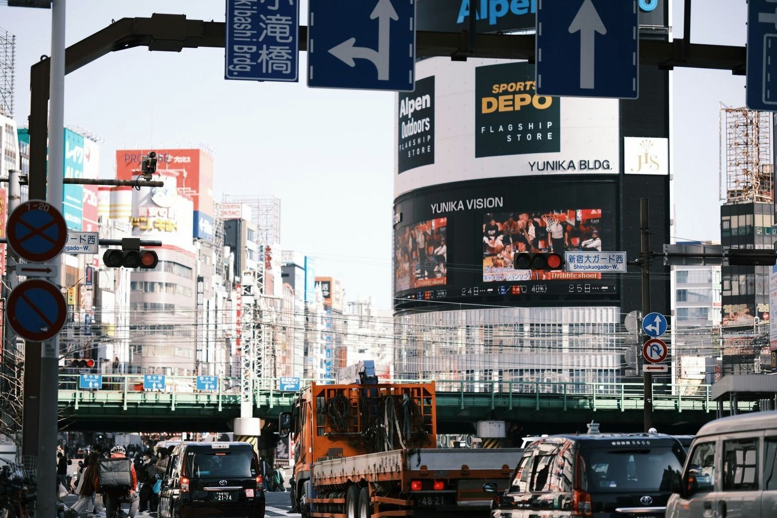西新宿で実践・熟練を深めるインタラクティブ演習とビデオ教材のアカデミー